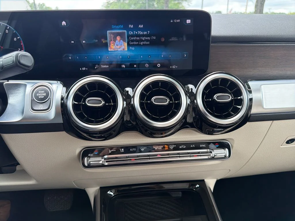 Used 2022 White Mercedes-Benz GLB 250 image 6