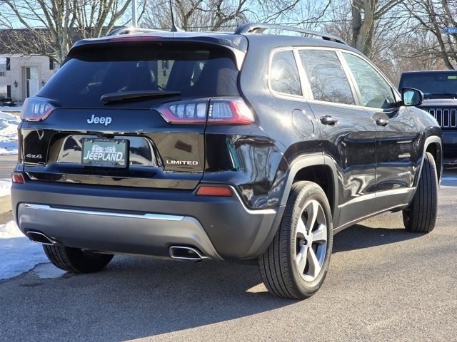 Used 2022 Diamond Black Crystal Pearlcoat Jeep Limited image 25