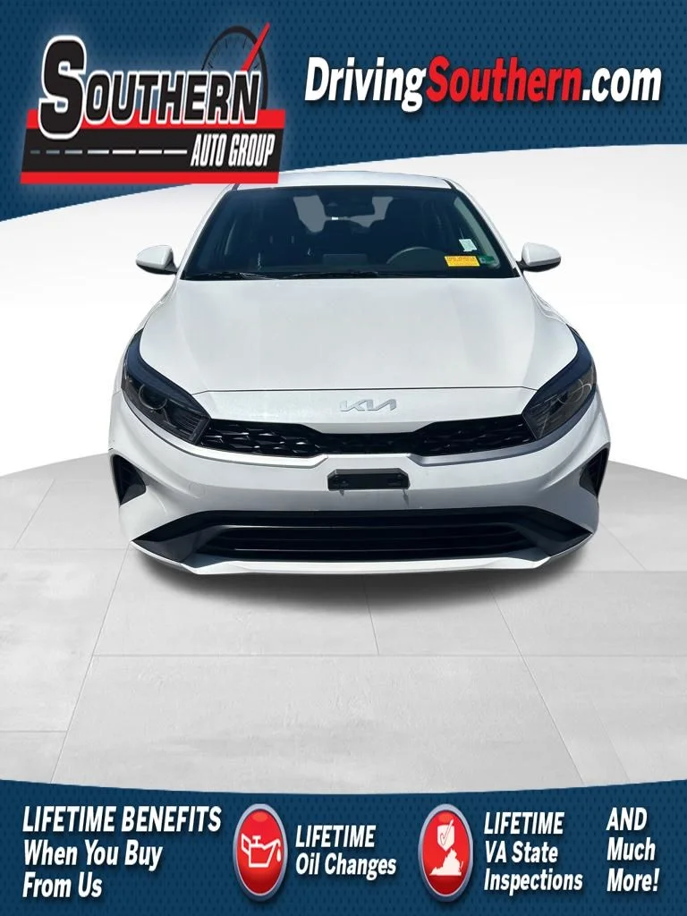 2023 Kia Forte LXS AT's photo