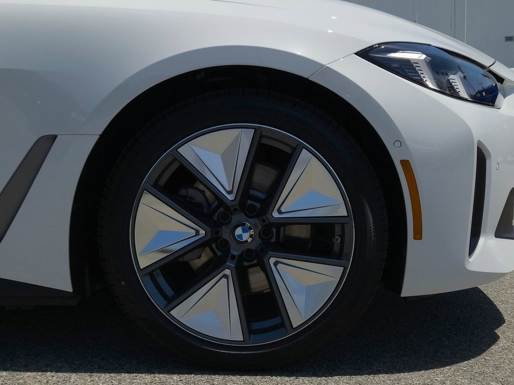 New 2026 Alpine White BMW eDrive40 image 7
