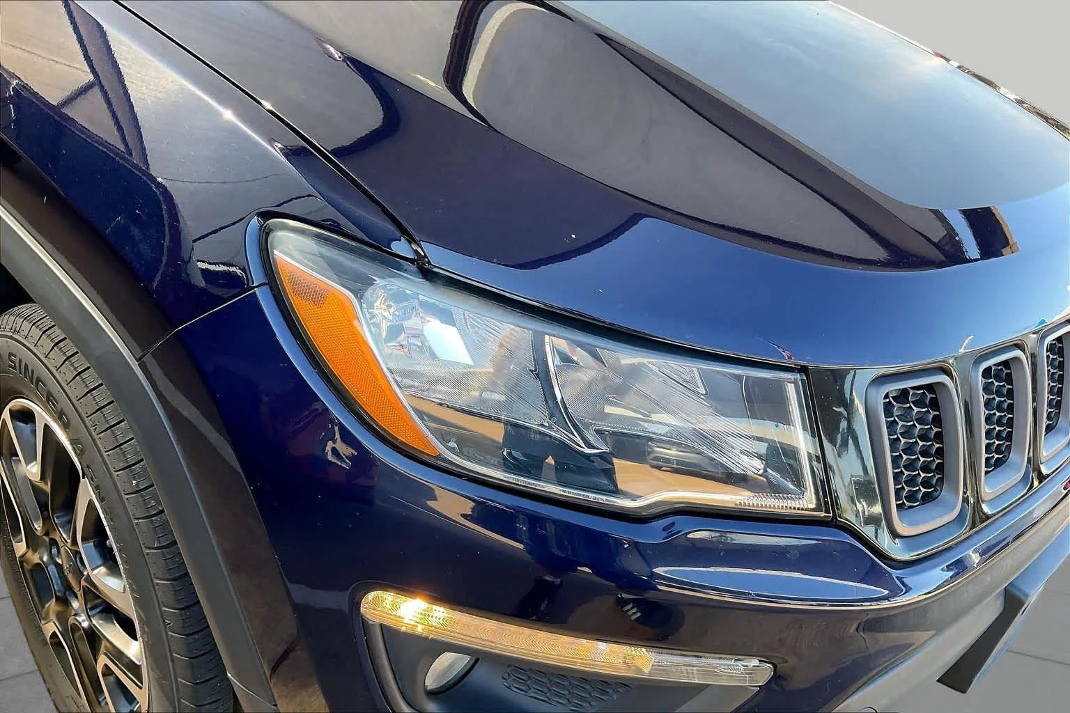 Used 2019 Jazz Blue Pearlcoat Jeep Trailhawk image 27