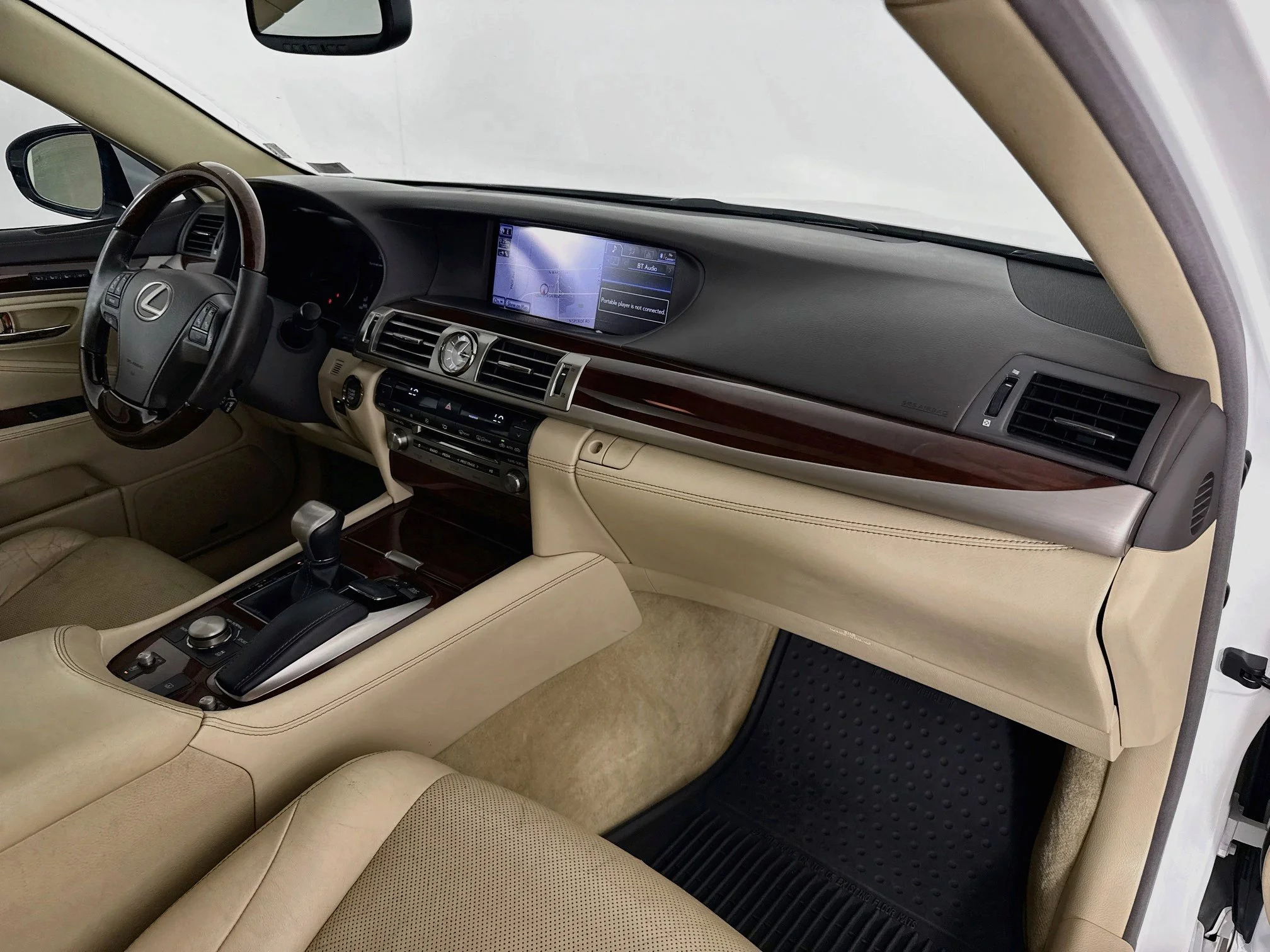 Used 2014 Starfire Pearl Lexus 460 image 29