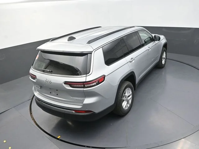 New 2026 Silver Zynith Exterior Paint Jeep Laredo image 17