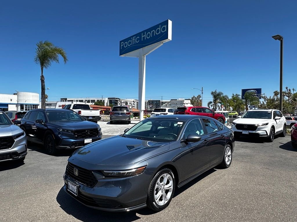 Used 2024  Honda LX image 2