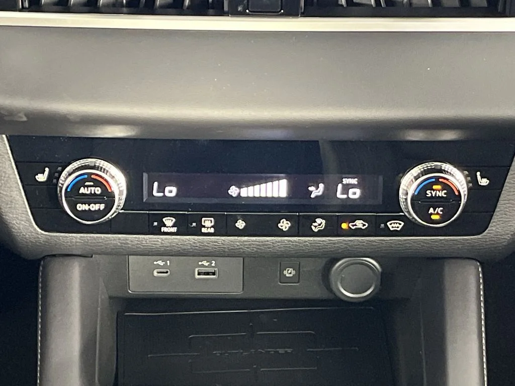 2025 Mitsubishi Outlander Plug-in Hybrid SE - Photo 20