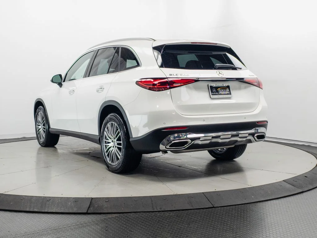Certified Used 2026 Polar White Mercedes-Benz GLC 300 image 25