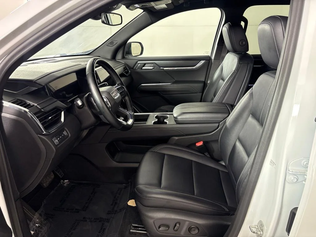 Used 2024 White GMC Elevation image 28