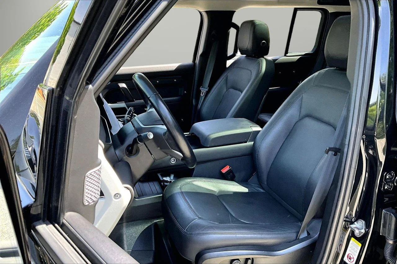 Used 2024  Land Rover S image 22
