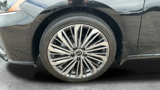 Used 2025 Black Nissan 2.5 SL image 26