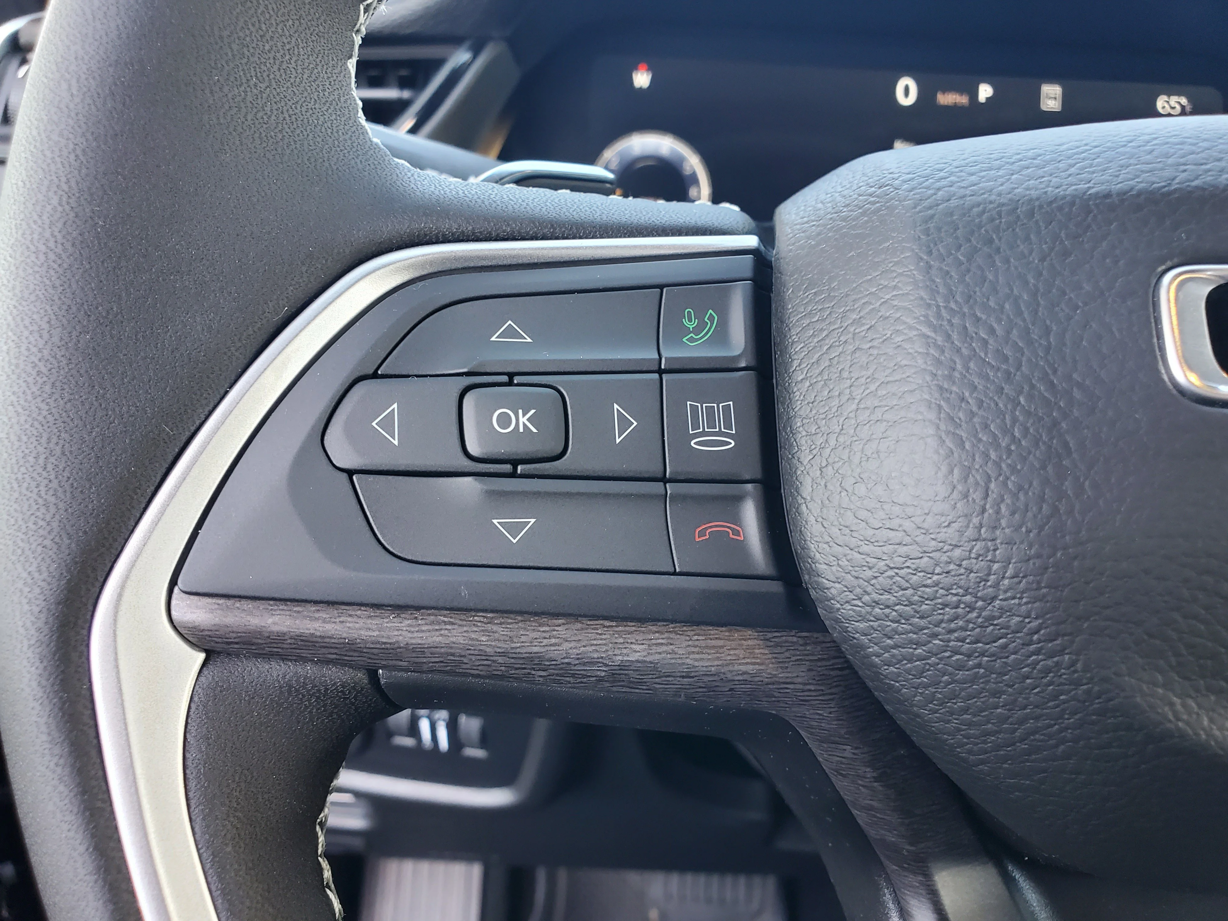 New 2026 Diamond Black Crystal Pearlcoat Jeep Altitude image 26