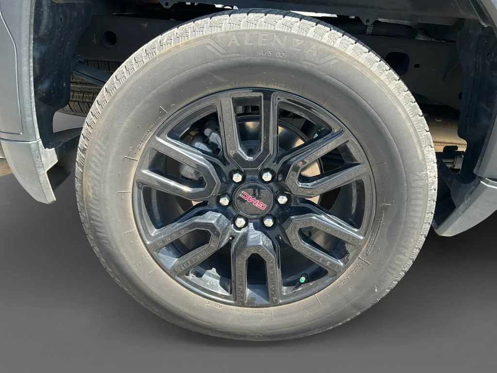 Used 2024 Onyx Black GMC Elevation image 9