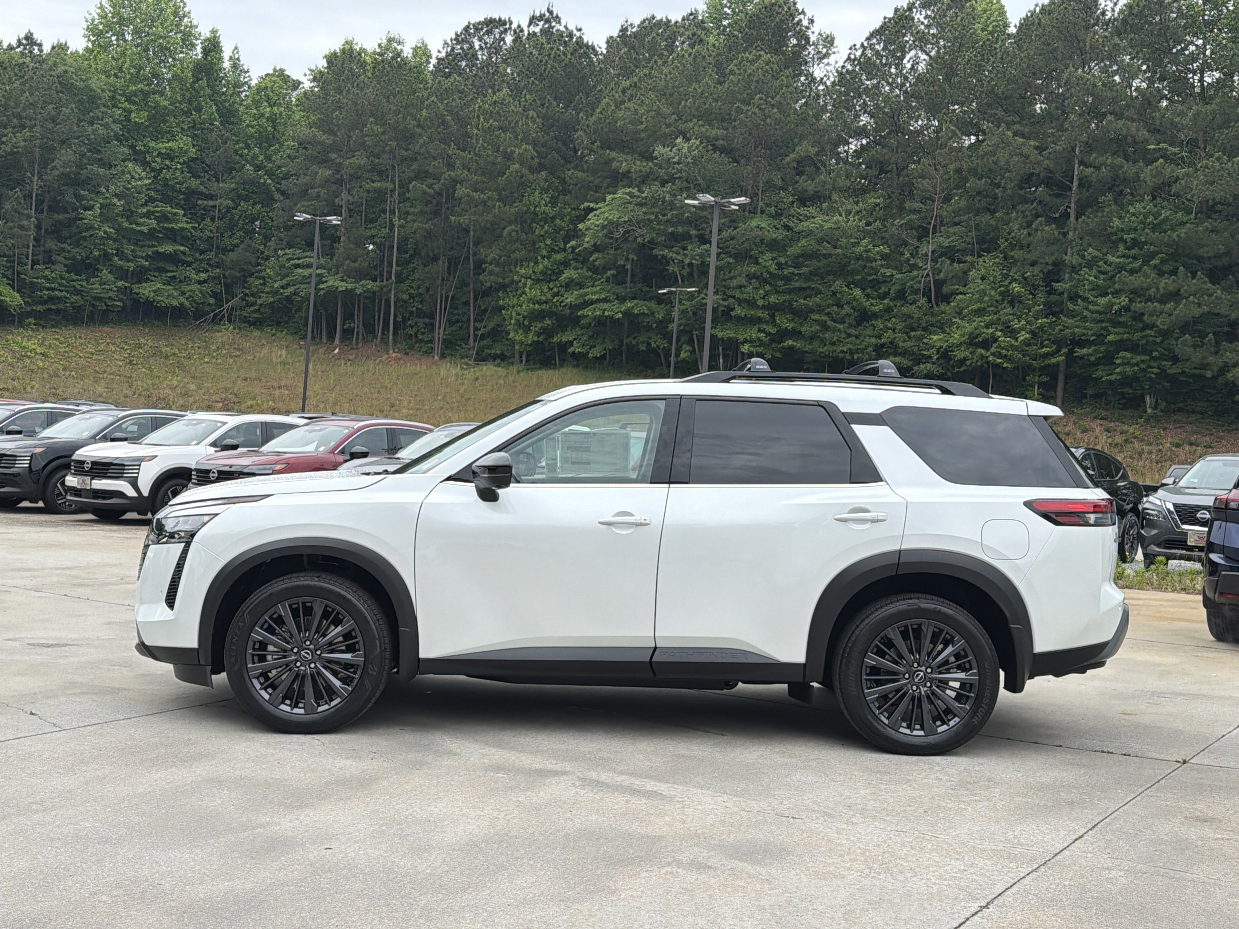 New 2026 Everest White Pearl Tricoat Nissan SL image 5