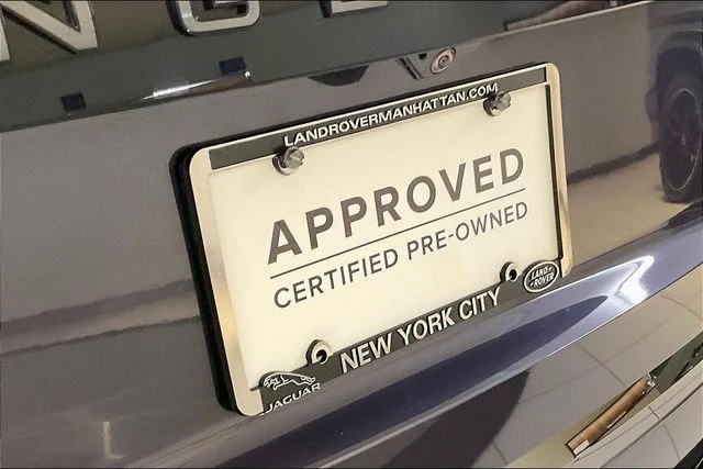 Used 2024 Gray Land Rover SV image 27