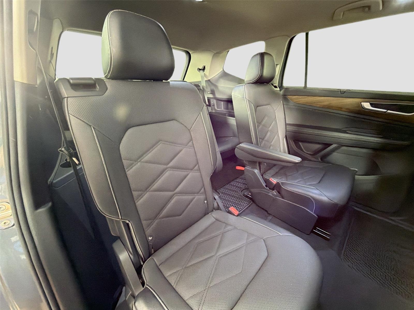 Used 2024  Volkswagen 2.0T SE w/Technology image 27