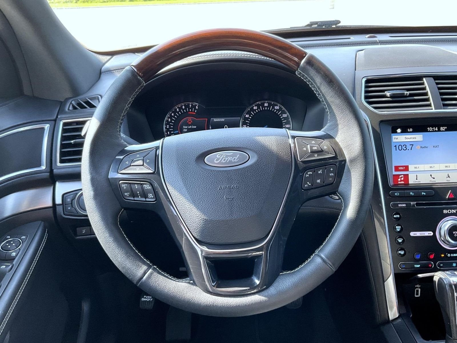Used 2018 Black Ford Platinum image 11