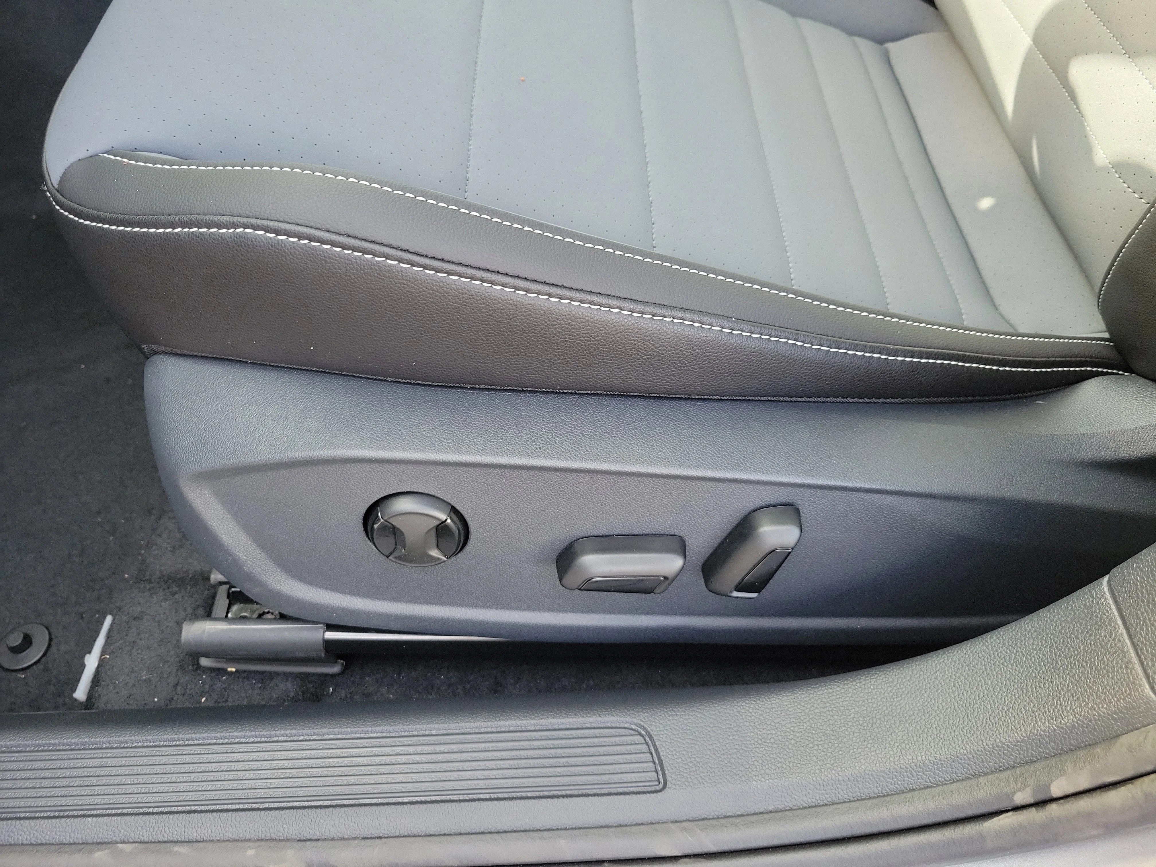 New 2026 Silver Volkswagen 1.5T SE image 19
