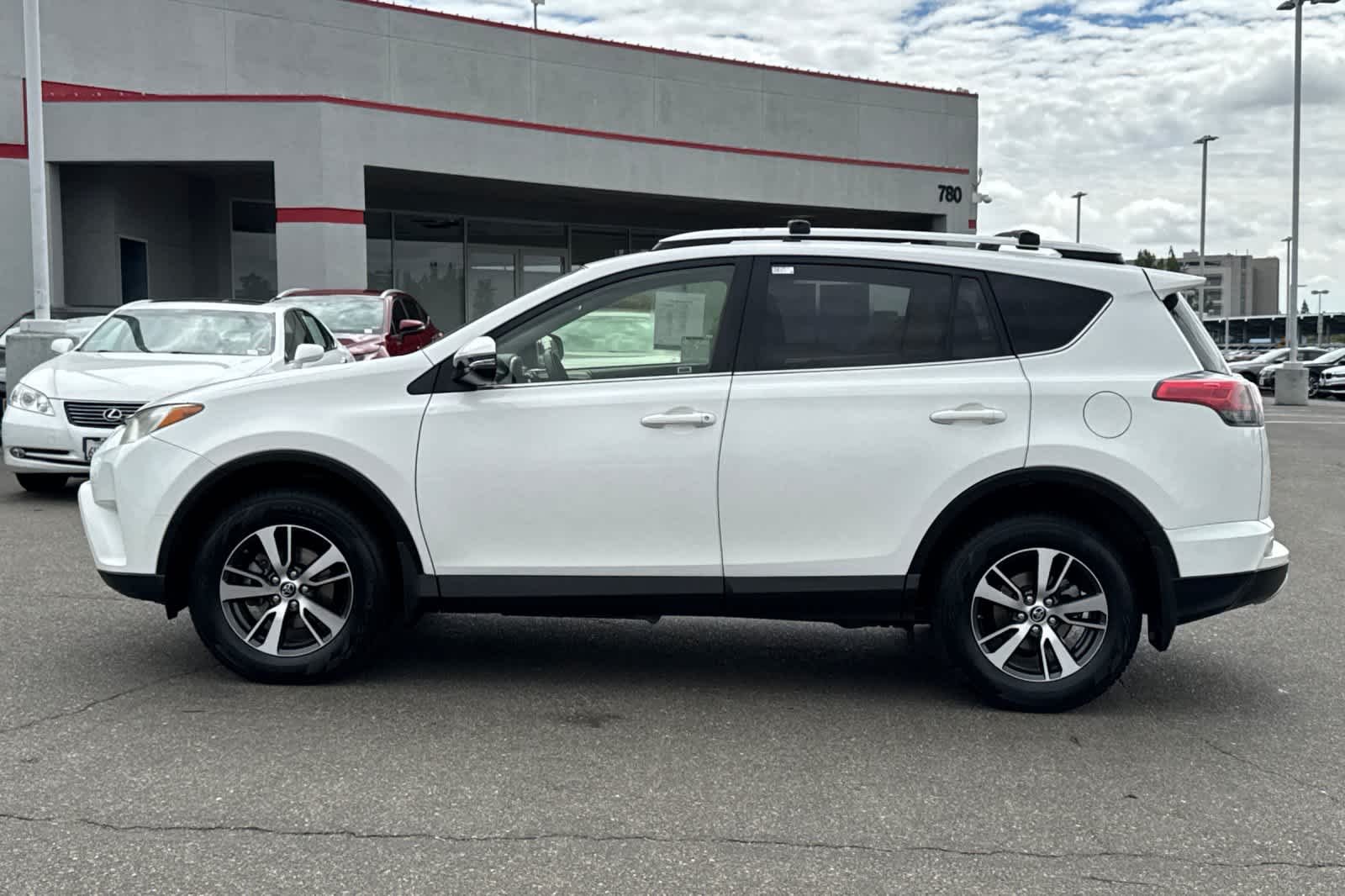 Used 2016 Super White Toyota XLE image 9