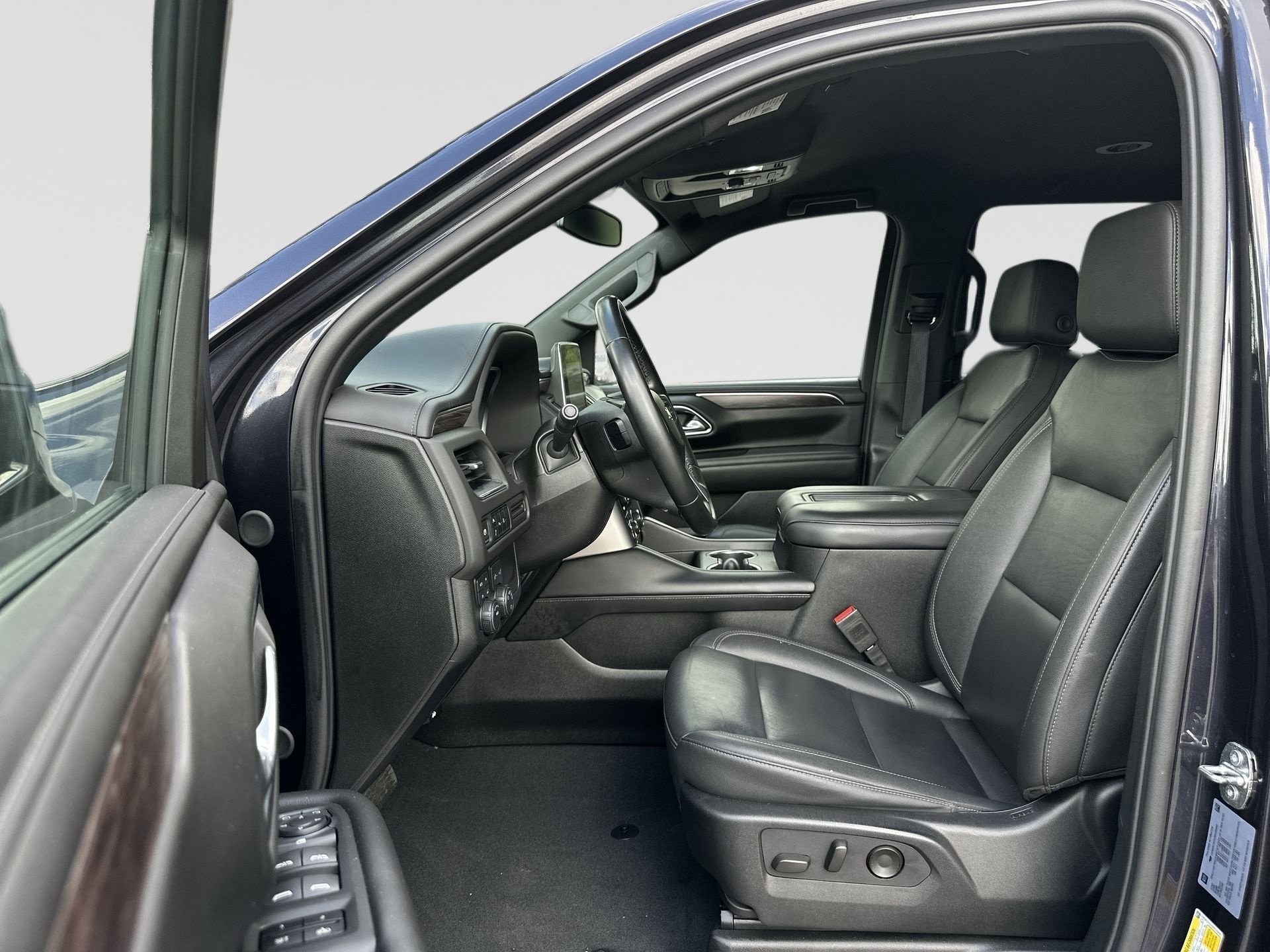 2024 Chevrolet Suburban LT - Photo 19