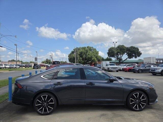 Used 2026 Meteorite Gray Metallic Honda Touring image 4
