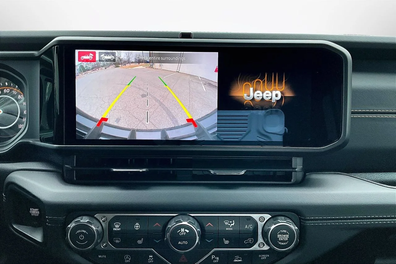 New 2026 Granite Crystal Metallic Clear-Coat Exterior Paint Jeep Sahara image 14