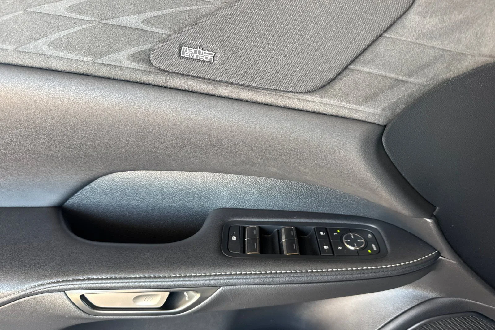 2024 Lexus RX Hybrid 500h - Photo 8