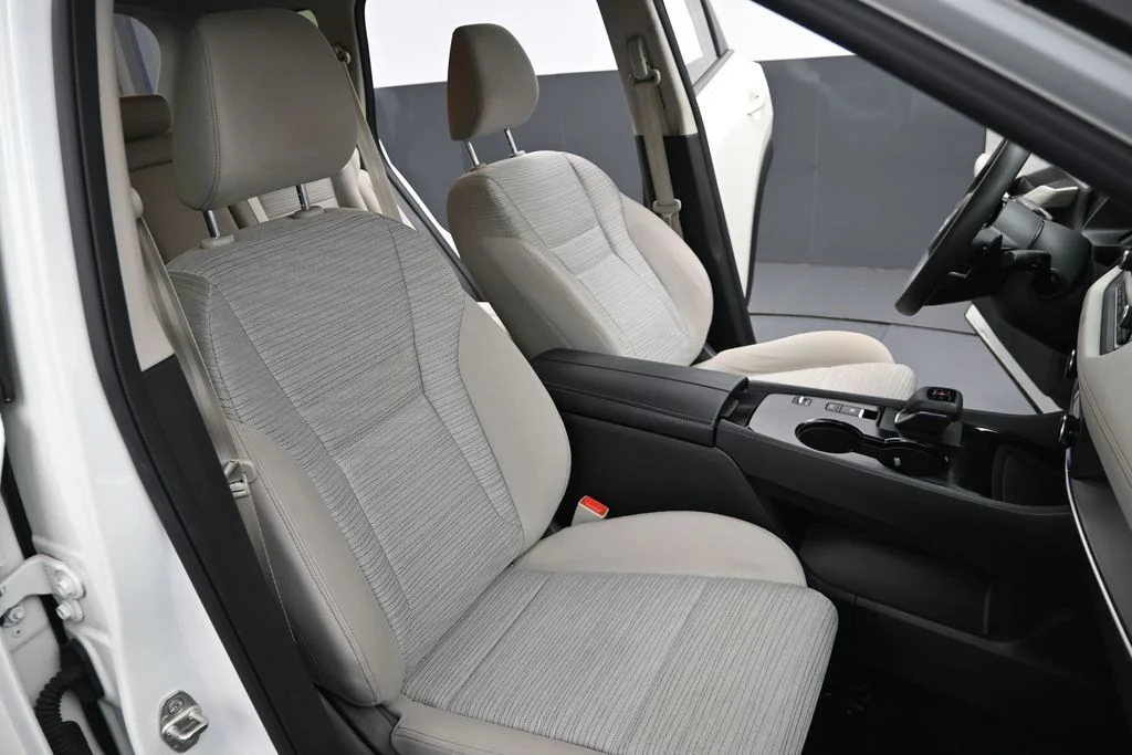 Used 2023 White Nissan SV image 32