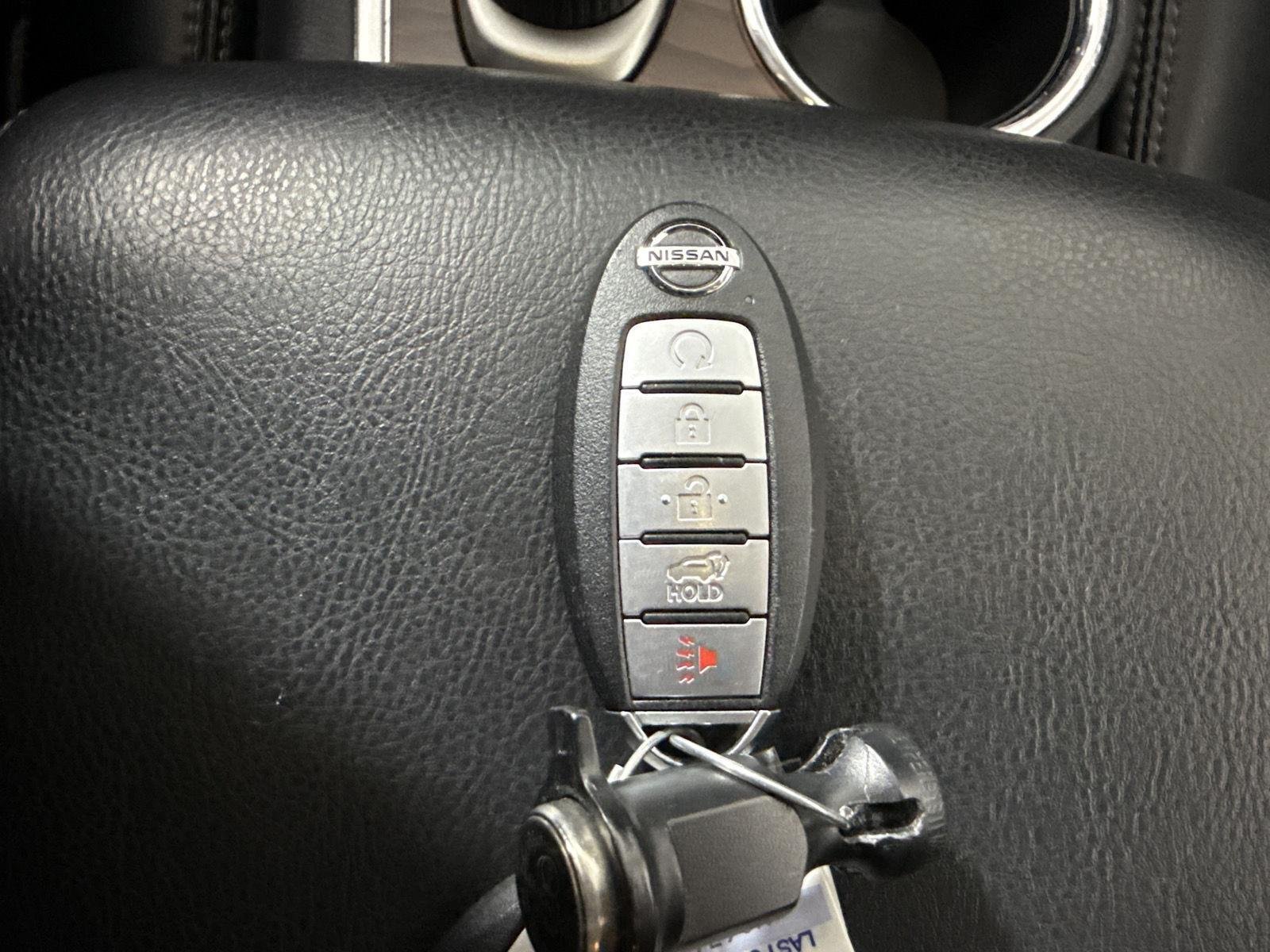 Used 2019 Caspian Blue Metallic Nissan Platinum image 19