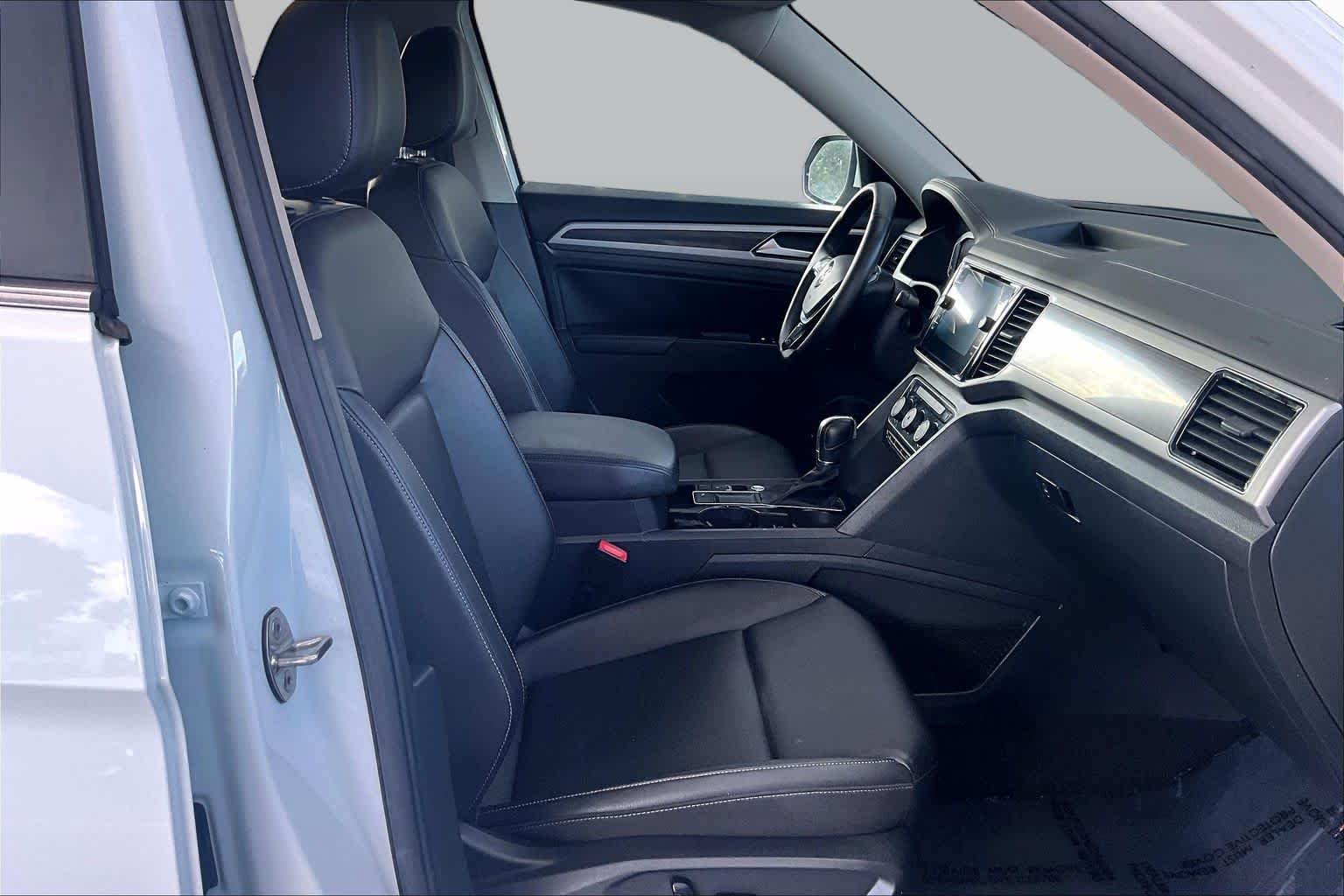 Used 2019 Pure White Volkswagen 3.6L V6 SEL image 8