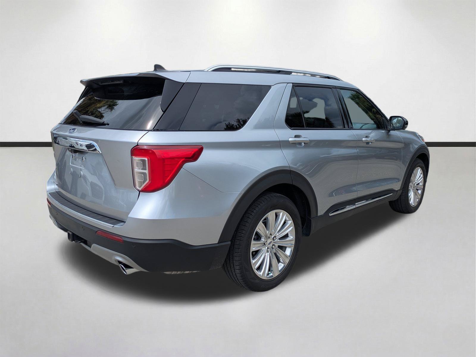 Used 2022 Silver Metallic Ford Limited image 5