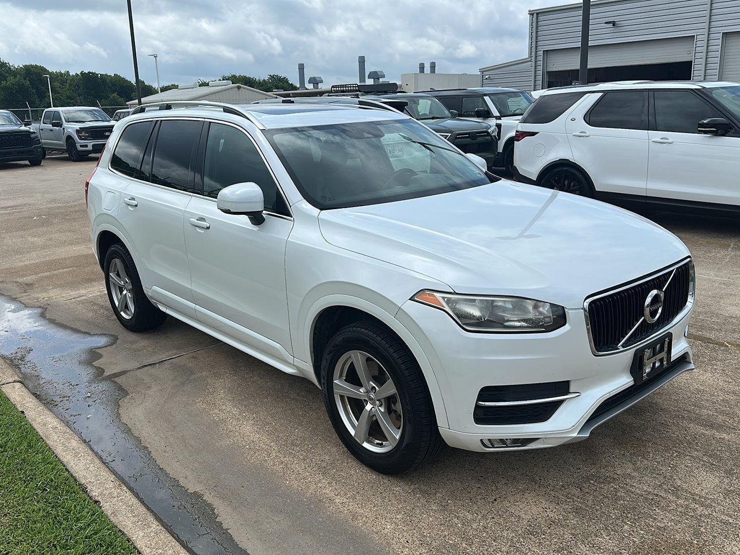 Used 2016  VOLVO T5MOMENT image 2