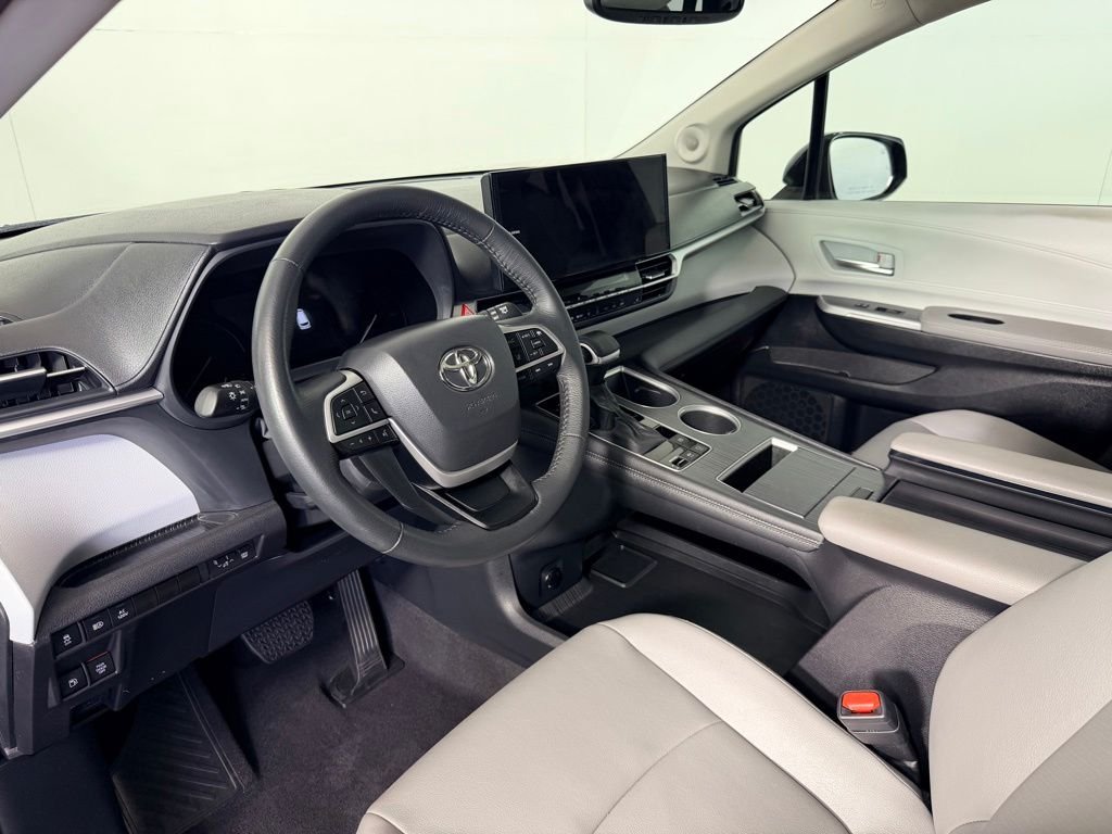 Certified Used 2025  Toyota XLE image 26