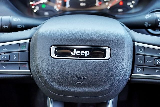 New 2026 Bright White Clearcoat Jeep Latitude image 37