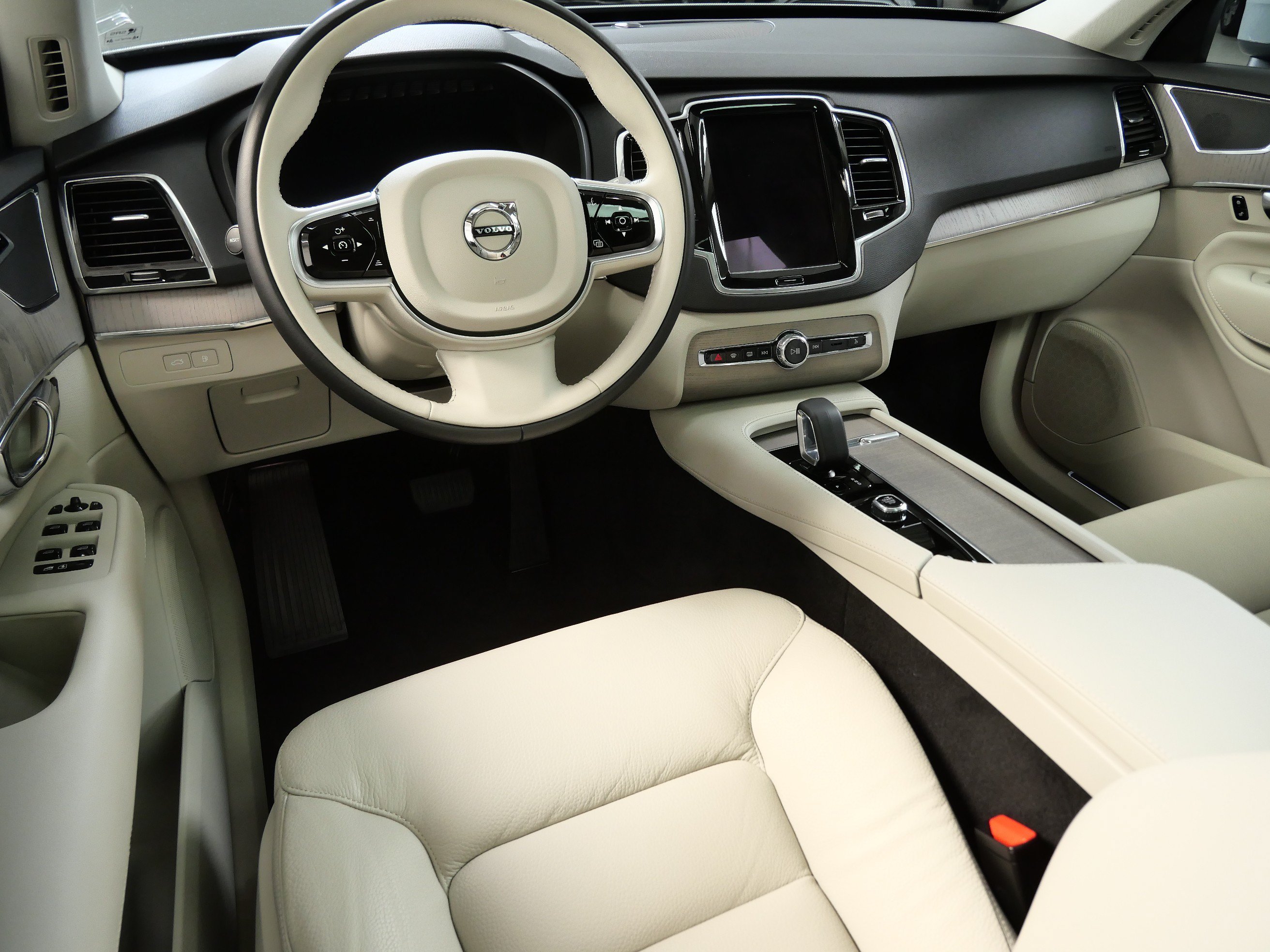 Used 2025 Volvo XC90 Plus with VIN YV4H60PE7S1298639 for sale in Minnetonka, Minnesota