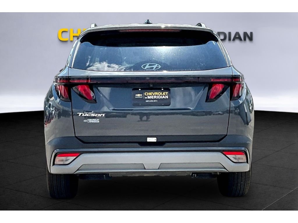 Used 2025  Hyundai SEL image 4