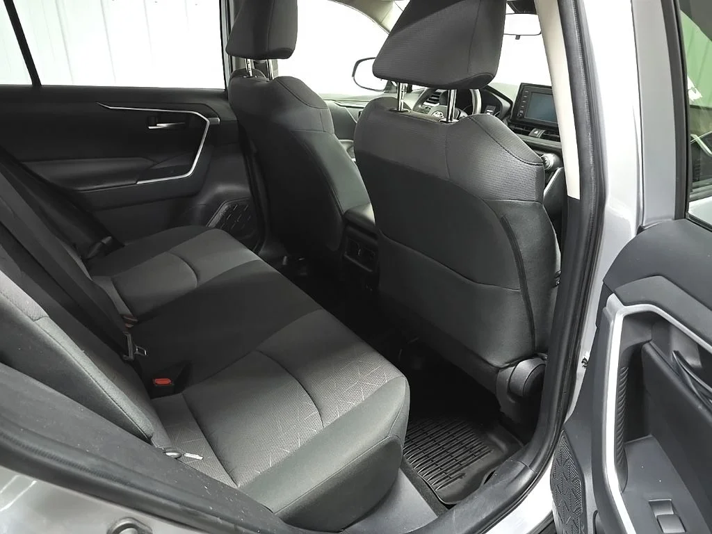 Used 2019 Silver Toyota XLE image 18