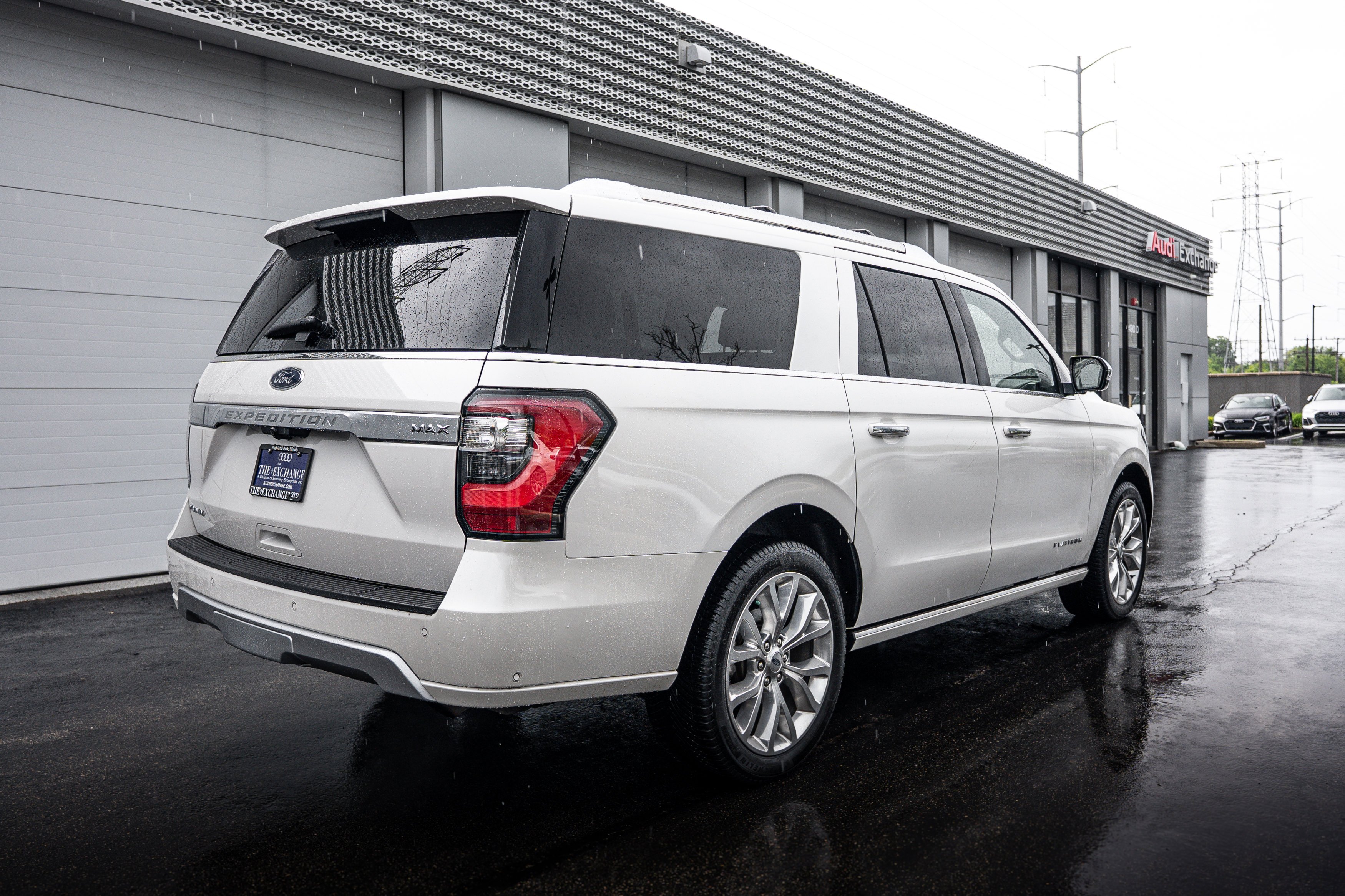 Used 2019 White Platinum Metallic Tri-Coat Ford Platinum image 4