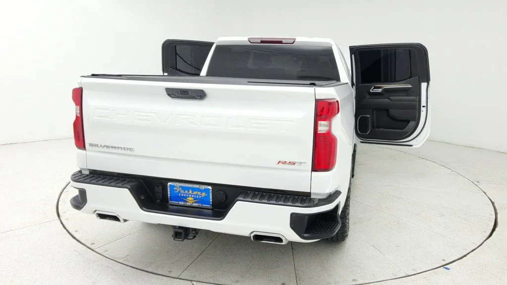 Used 2022 SUMMIT WHITE Chevrolet RST image 12