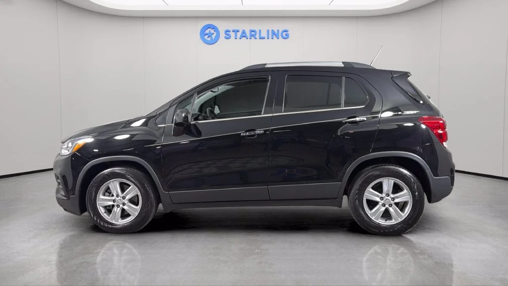 Used 2020 MOSAIC BLACK METALLIC Chevrolet LT image 3