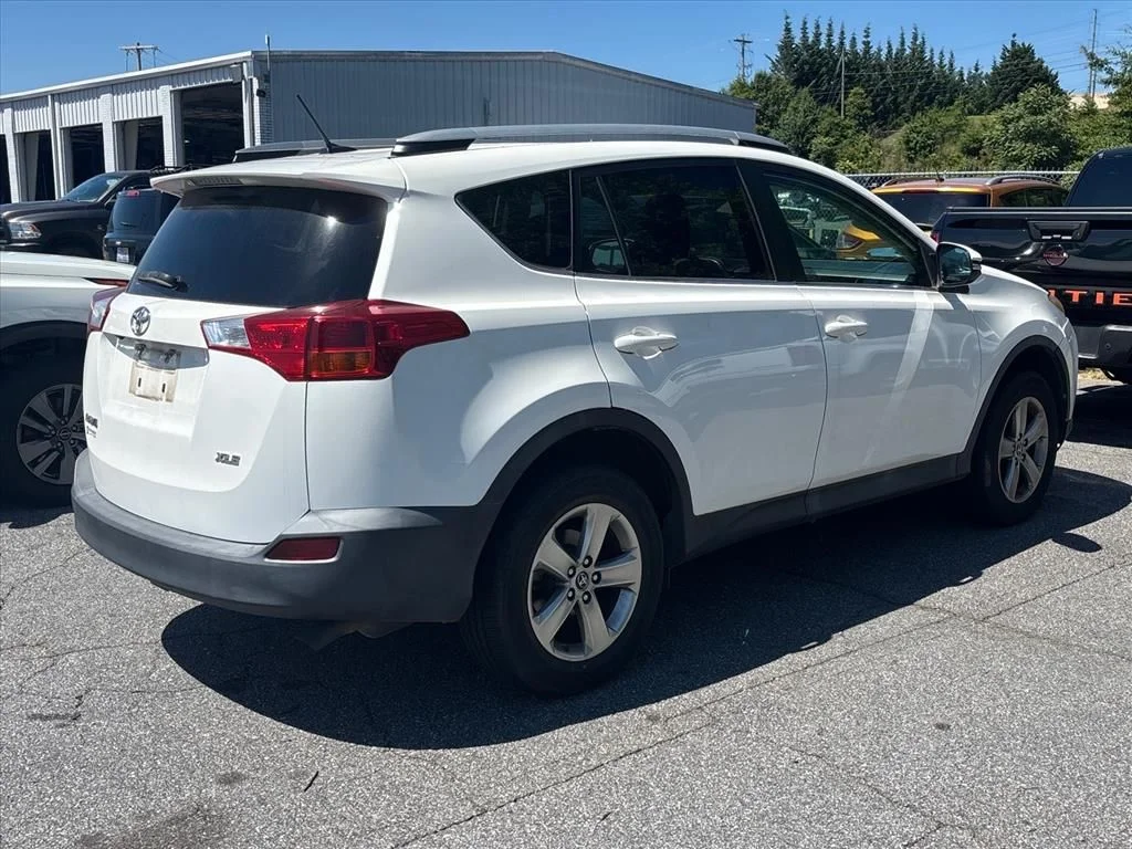 Used 2015 White Toyota XLE image 8
