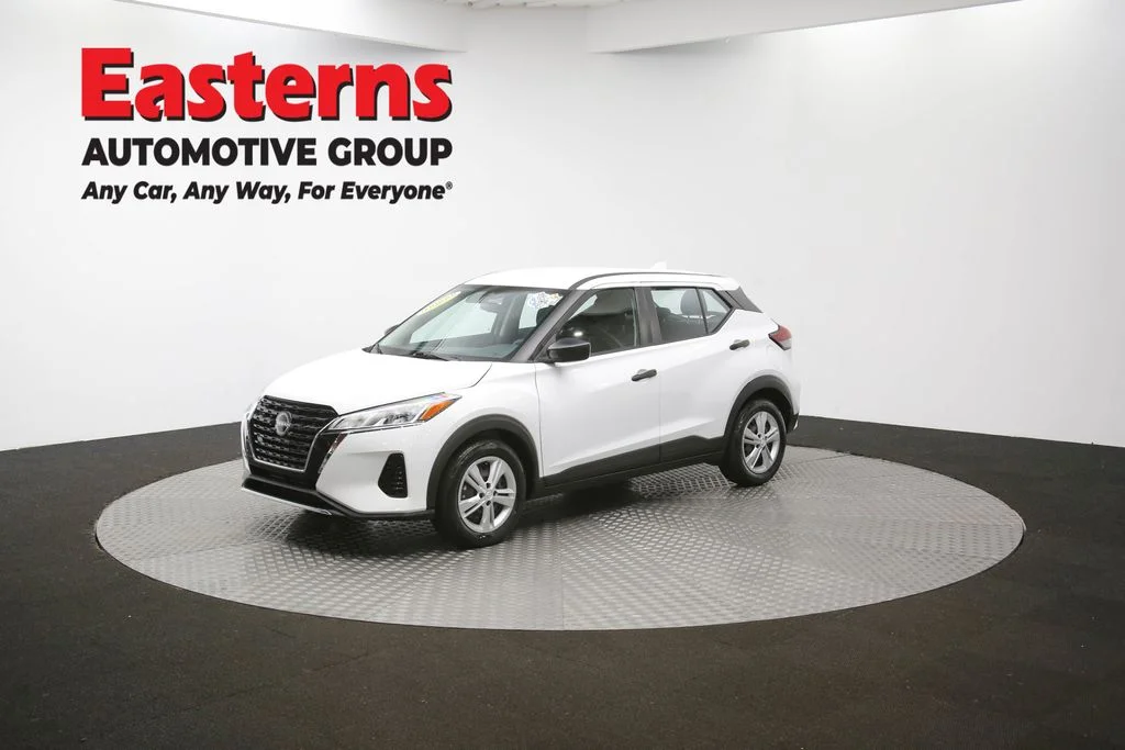 Used 2022 White Nissan S image 56