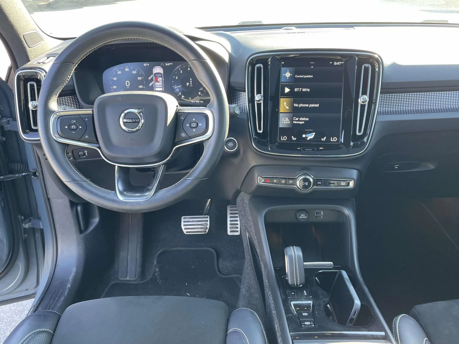 Used 2021  Volvo R-Design image 4