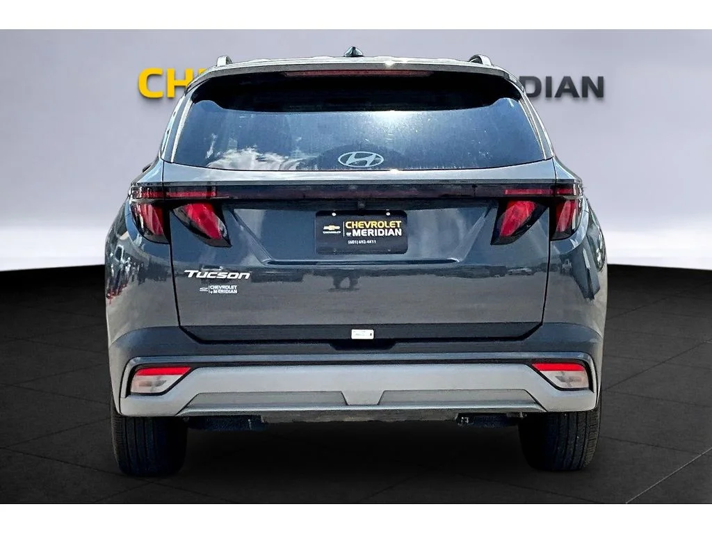 Used 2025  Hyundai SEL image 4