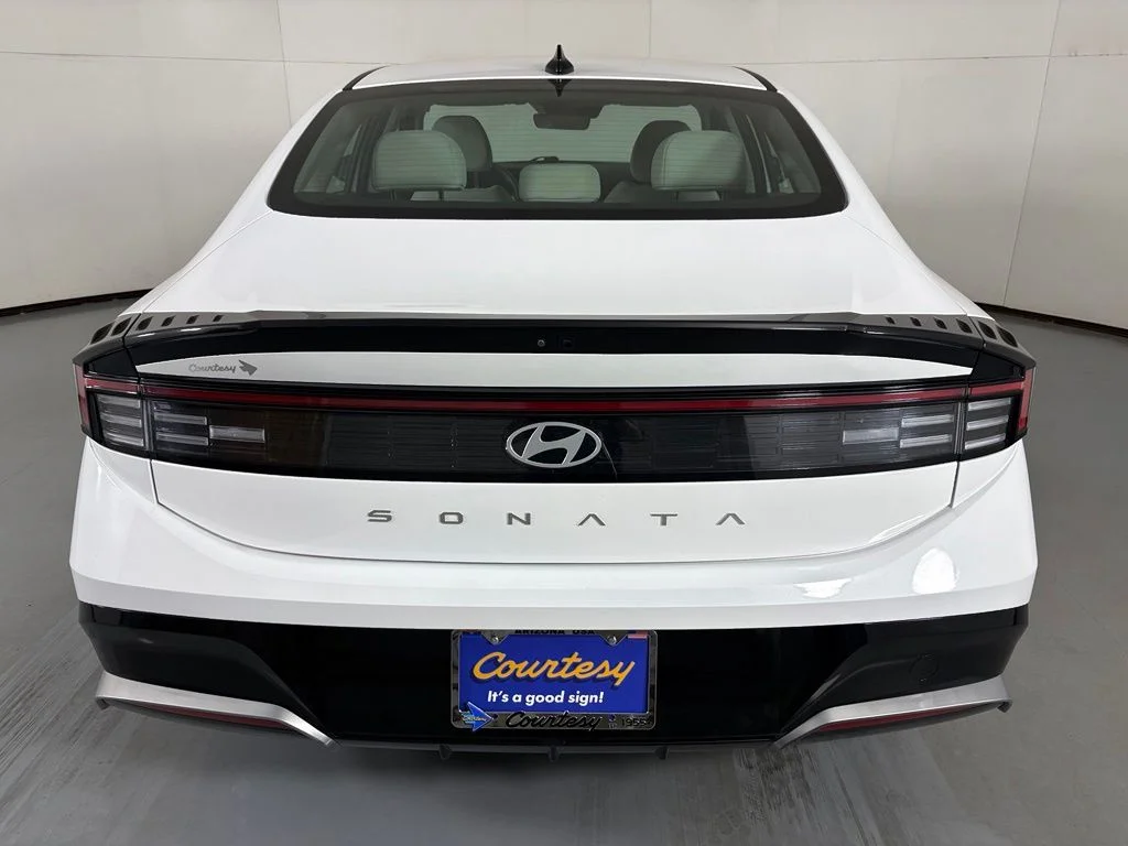 Used 2025 White Hyundai SEL image 7