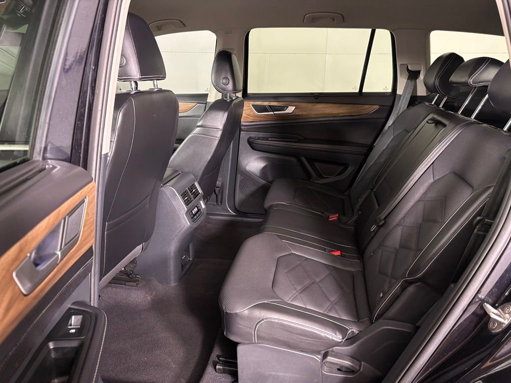 Used 2024 Black Volkswagen 2.0T SE w/Technology image 37