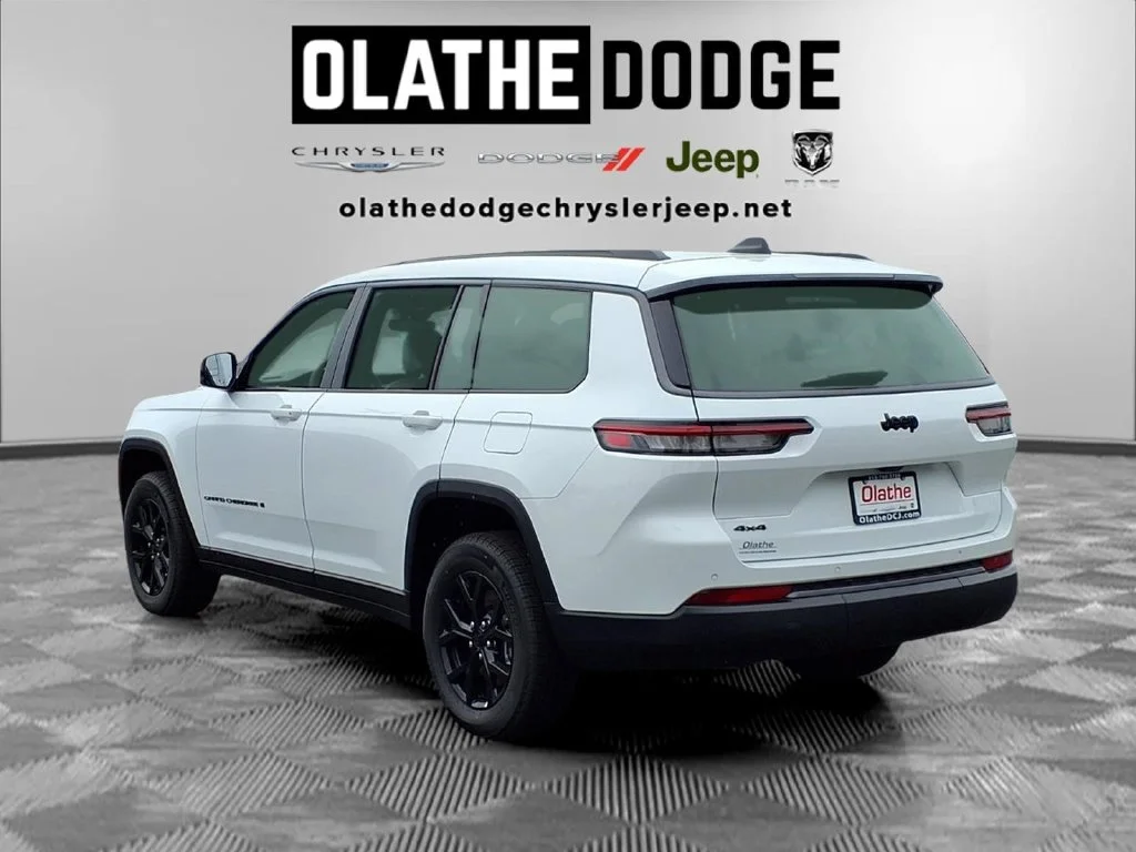 New 2026 Bright White Clear-Coat Exterior Paint Jeep Altitude image 3