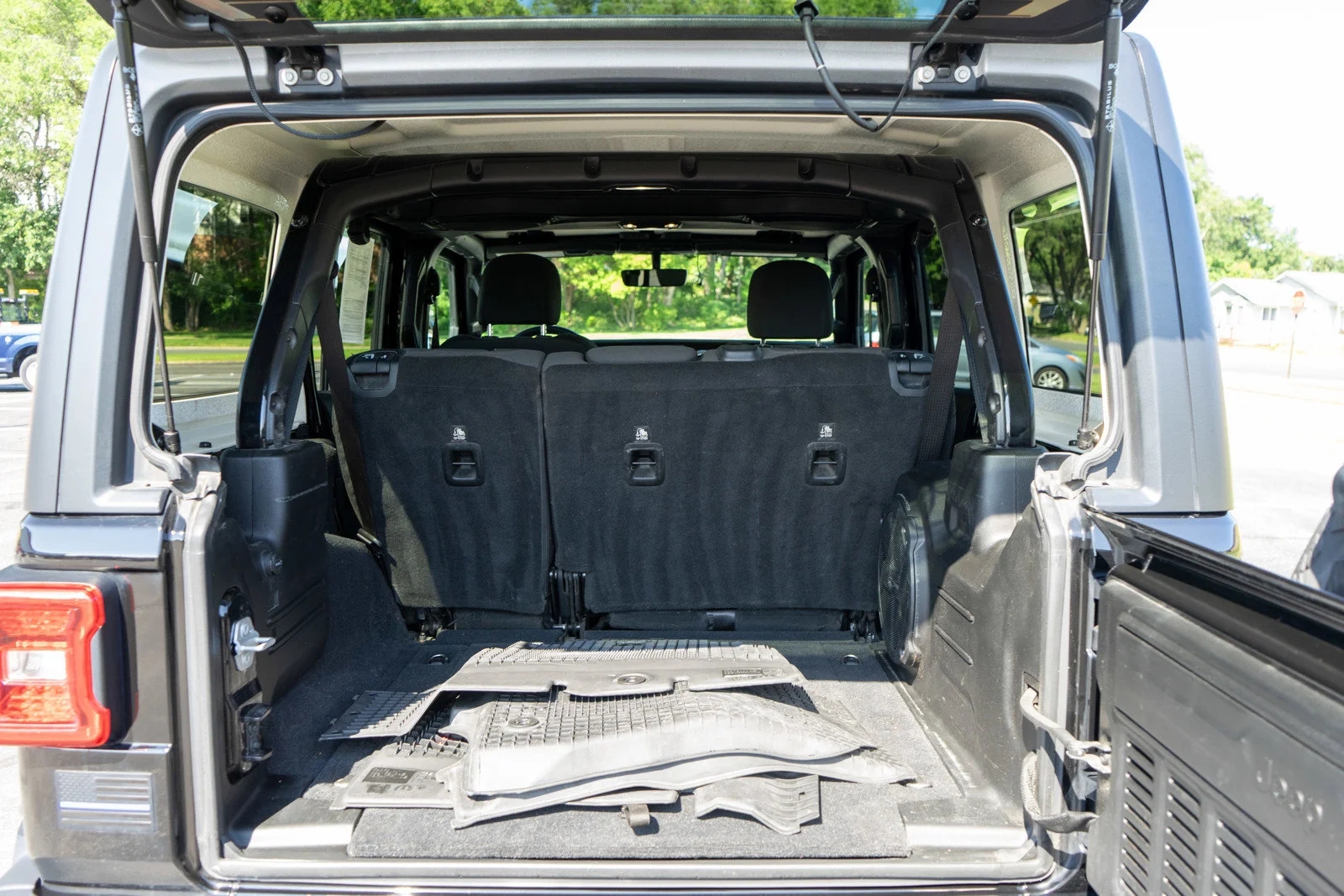 Used 2019 Black Clearcoat Jeep Unlimited Sahara image 9
