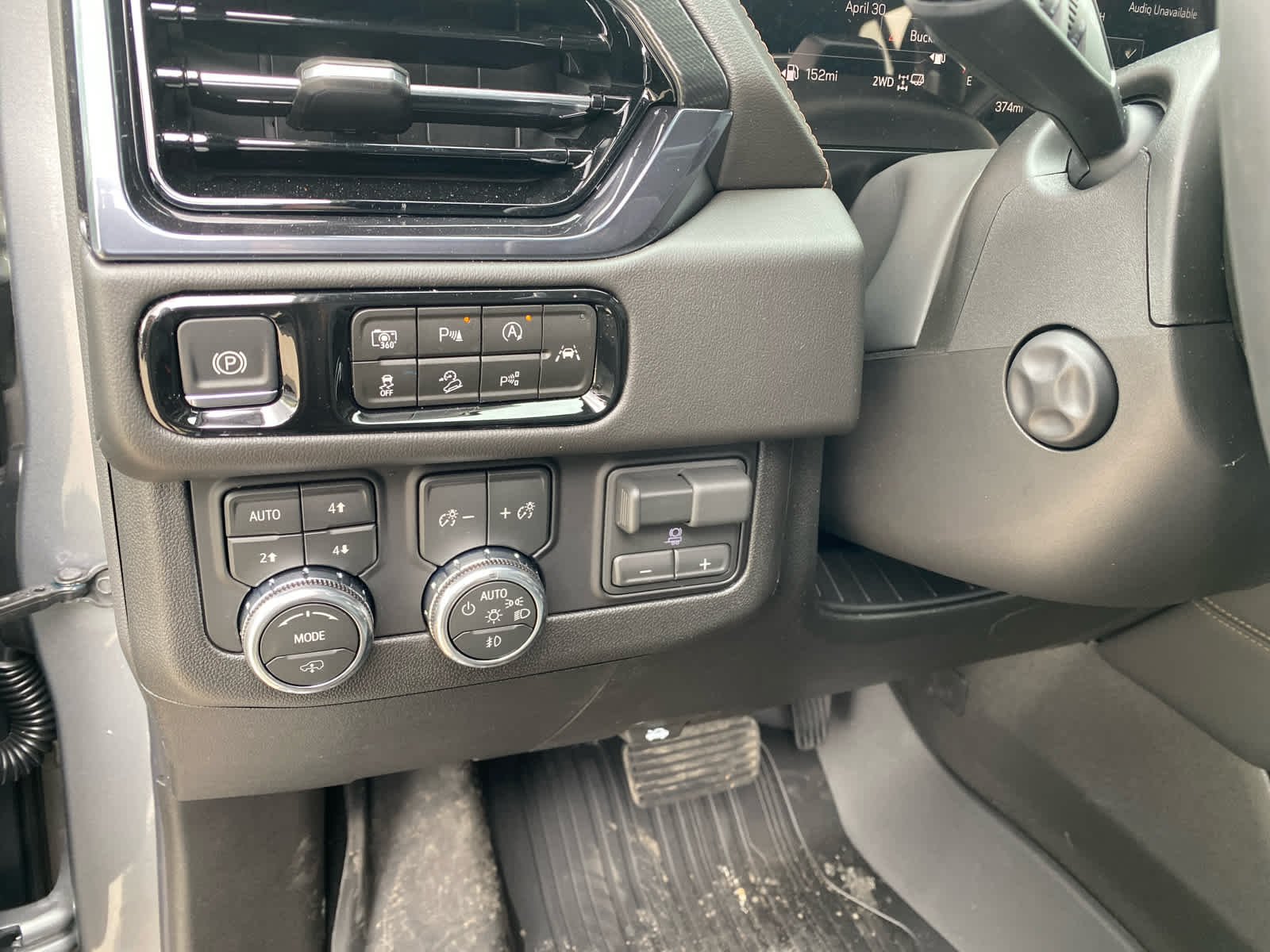 2026 GMC Yukon AT4 - Photo 14