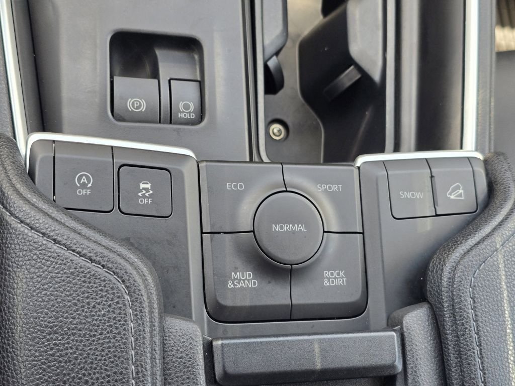 Used 2024 Wind Chill Pearl Toyota XLE image 8