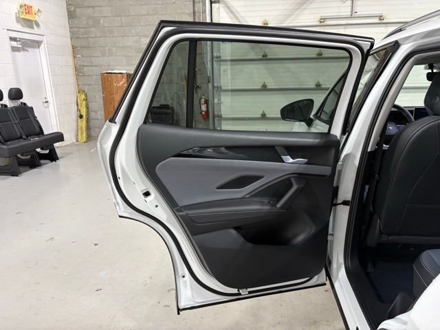 New 2026 White/off-white Volkswagen 2.0T SE image 12