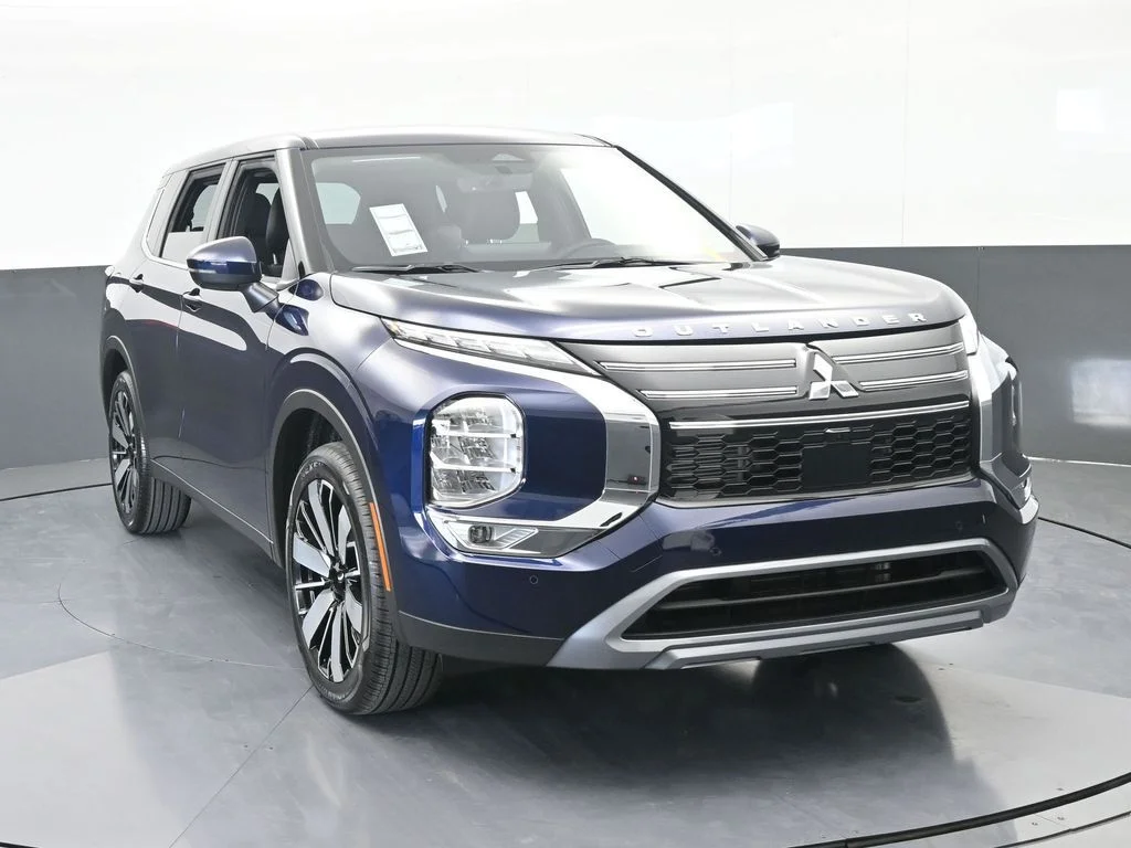 New 2026 Cosmic Blue Metallic Mitsubishi SE image 9